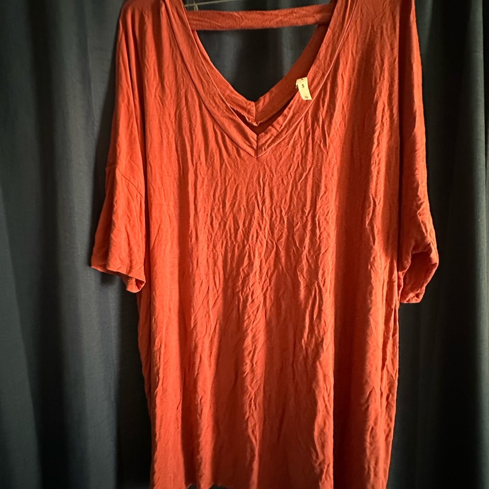 MTS Coral 3/4 Sleeve V-Neck Top